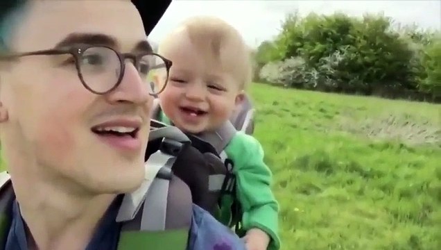 Осторожно! У этого ребенка заразительный смех, невозможно удержаться