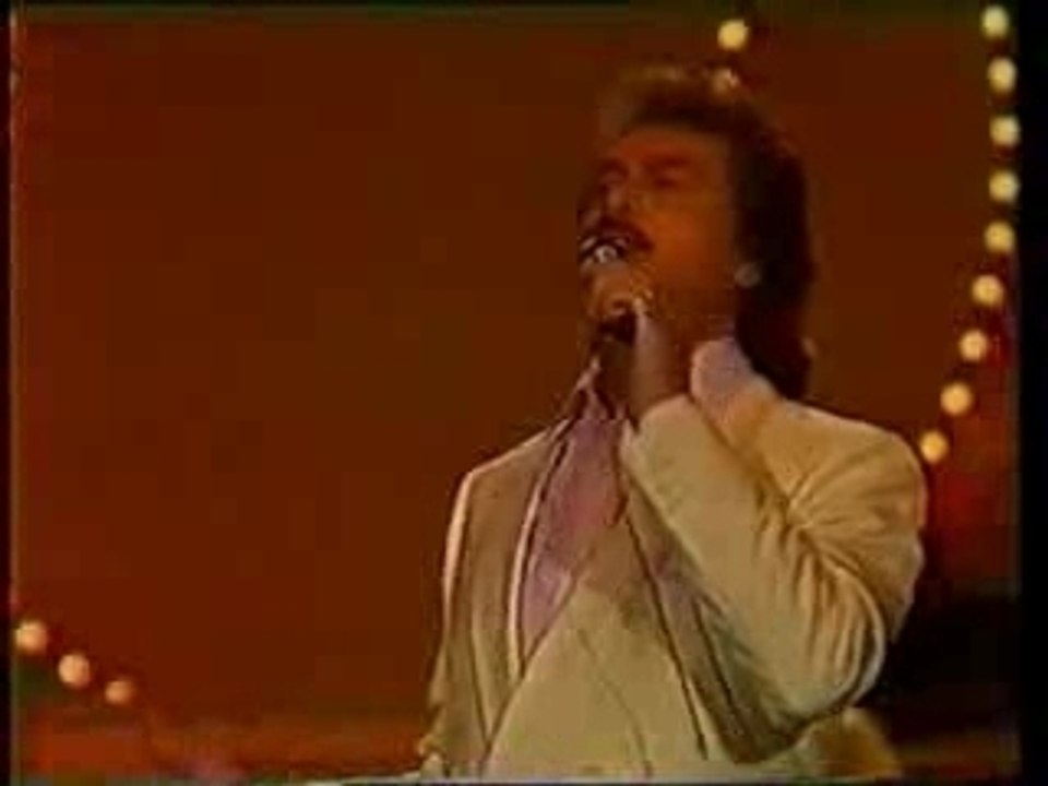 YouTube - ENGELBERT HUMPERDINCK There Goes My Everything