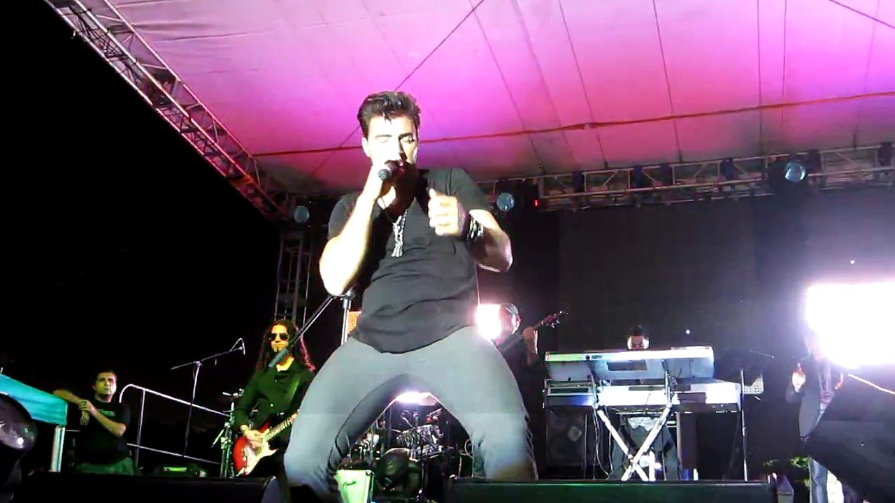 Jencarlos Canela en La Covacha...Feb 10, 2012