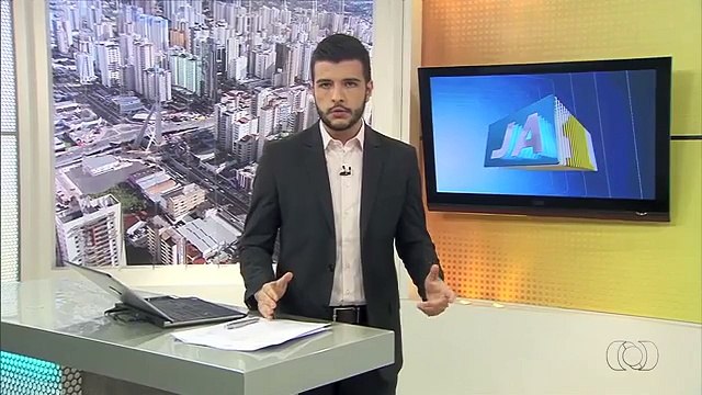 Mãe chora ao relatar desespero em ver gêmeos serem mortos