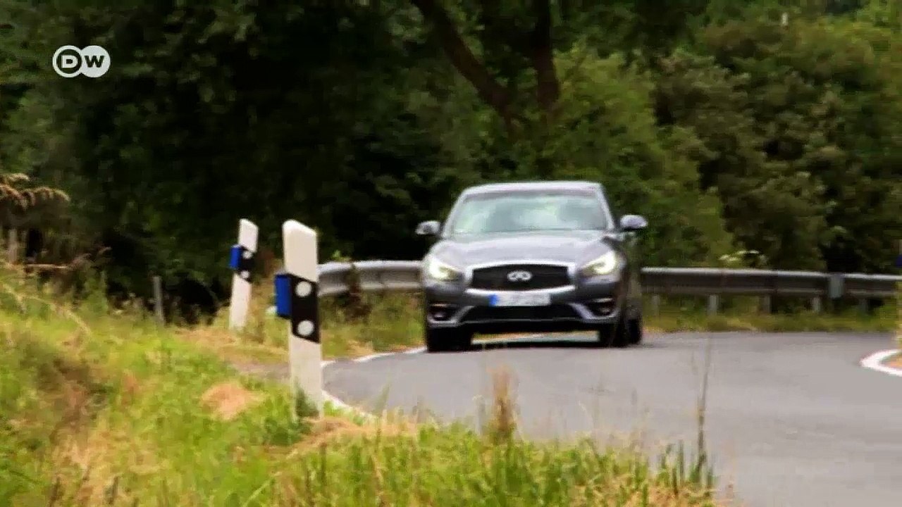 On Top: Infiniti Q70 | Motor mobil