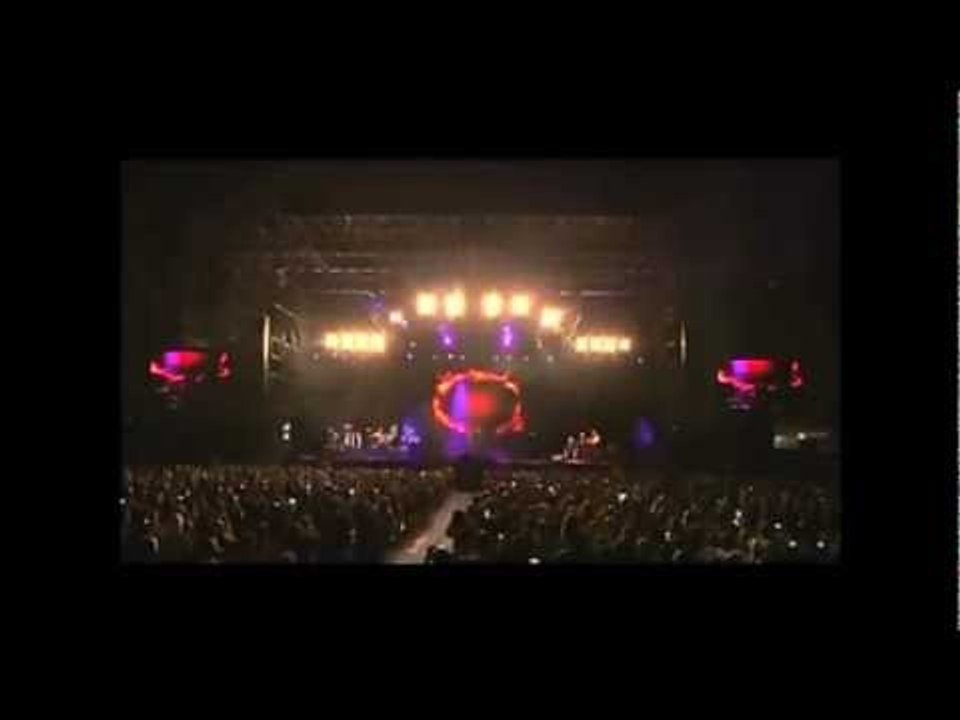 Gigi Finizio - Amori - OFFICIAL VIDEO (dal dvd PIU' CHE POSSO LIVE)