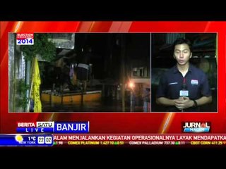 Descargar video: Laporan Langsung dari Banjir Kampung Pulo