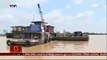 Tp.HCM: Bắt quả tang 1 xà lan cùng nhiều ghe đang hoạt động hút cát trái phép trên sông Sài Gòn.