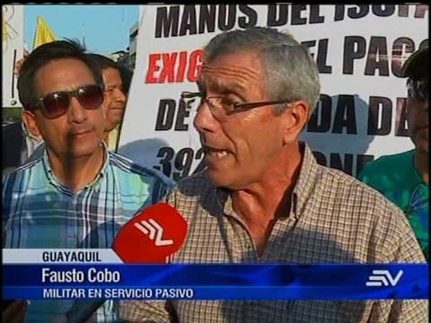 Militares en servicio pasivo protestaron en Guayaquil