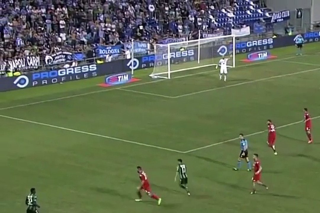 Video : Amazing nutmeg worthy to watch