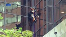 New York: Un homme escalade la tour Trump à l'aide de ventouses - La police l'intercepte après trois heures d'ascension