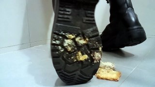 Composite Boots crush Biscuits