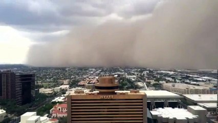 Phoenix noyée dans une incroyable tempête de sable