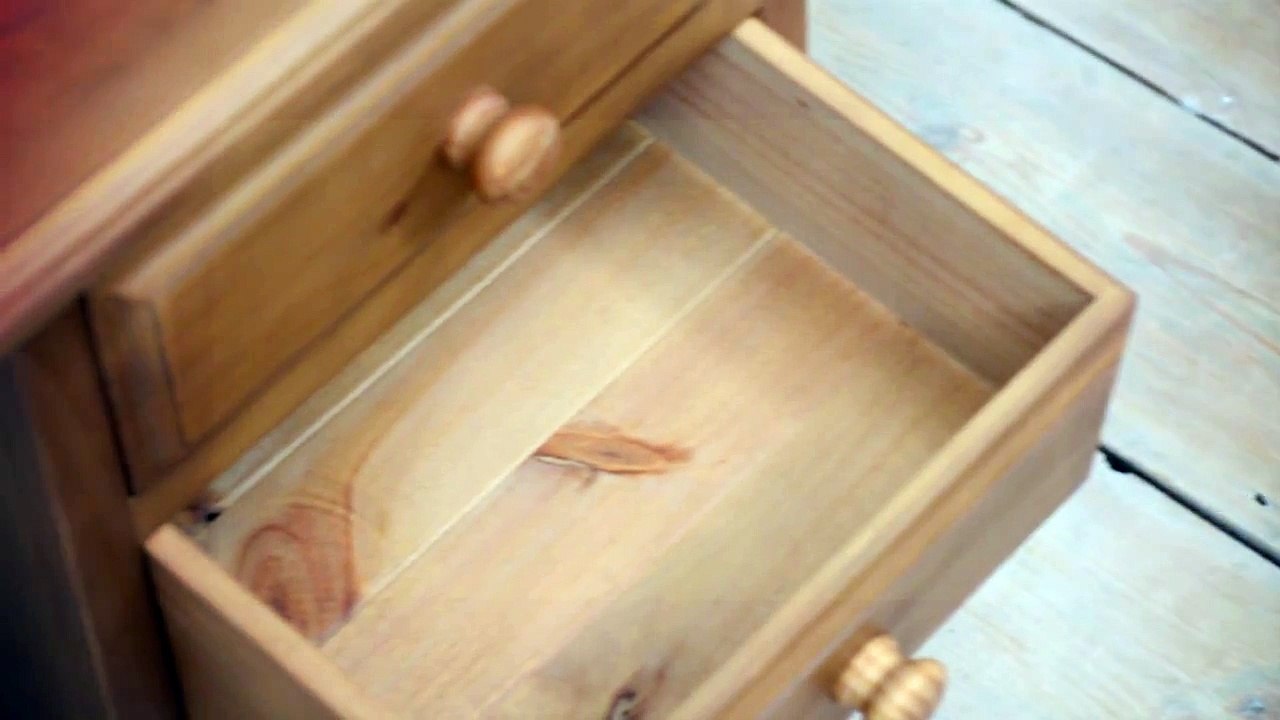 Langley Pine 3 Drawer Bedside Cabinet- The Cotswold Company