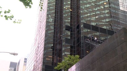 Il tente d'escalader la Tour Trump avec des ventouses