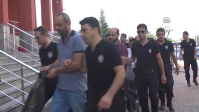 Gözaltındaki 31 Polis Adliyeye Sevk Edildi