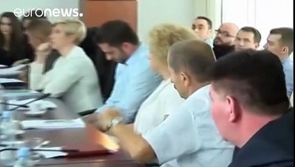 Kosovo : un député dégoupille une bombe lacrymogène en pleine réunion