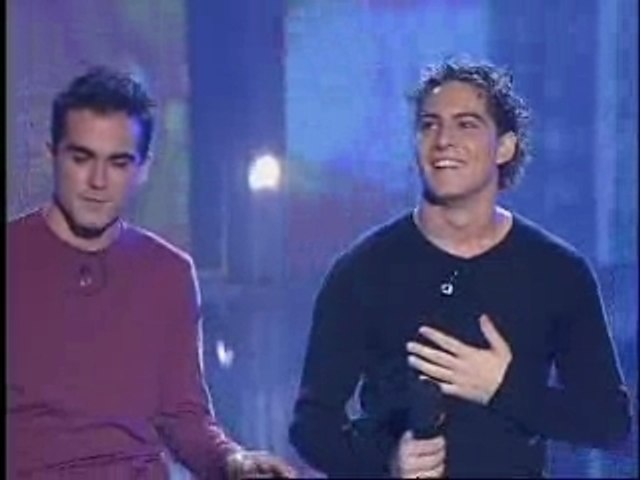 Naim Thomas y David Bisbal - Adoro