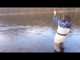 Страх перед рыбой  Видео приколы на рыбалке смотреть бесплатно youtube original