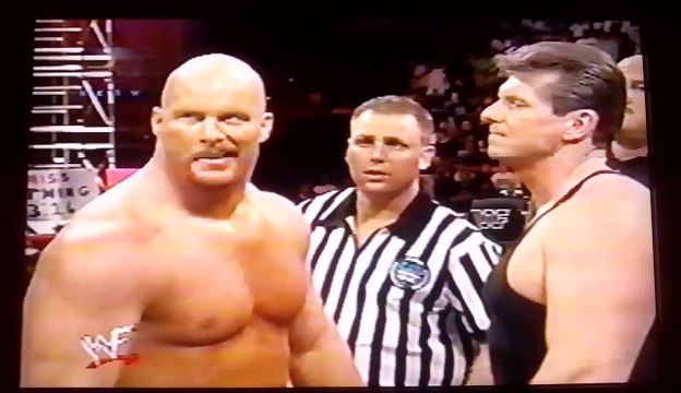 Stone Cold se enfrenta a Vince McMahon por el titulo de la WWF - Superstars Parte 22