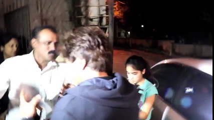 Shahrukh Khan Spotted At Shankar Mahadevan Studio For New TV AD Dubbing !!