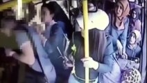 Un pervers se fait attaquer par des femmes dans un bus