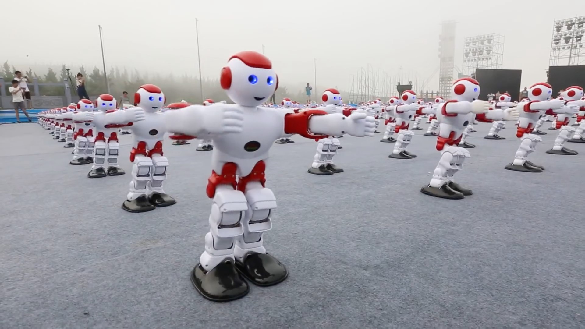 Танец роботов на играх будущего. Танцующие роботы. Робот танцует. Анимированный робот. Робот гифка.