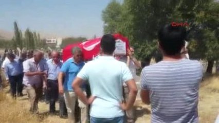 Diyarbakır Patlamada Hayatını Kaybeden Siviller Toprağa Verildi-1