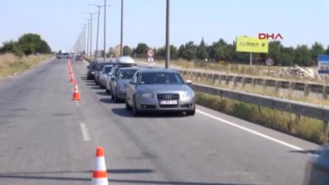 Edirne Türk İşçilerinin Dönüş Çilesi Başladı, Kuyruk 3 Kilometre