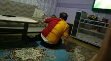 GALATASARAYLI FANATİK MAÇ İZLERKEN AĞLIYOR :D