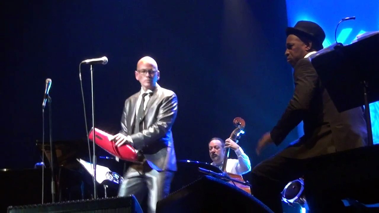 Pink Martini Engien 4 Hang on little tomato