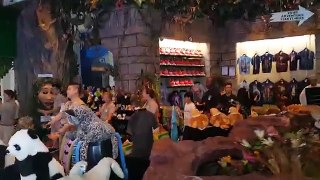 Rainforest Restaurant Staff dancing at Dubai Mall 11.08.2016