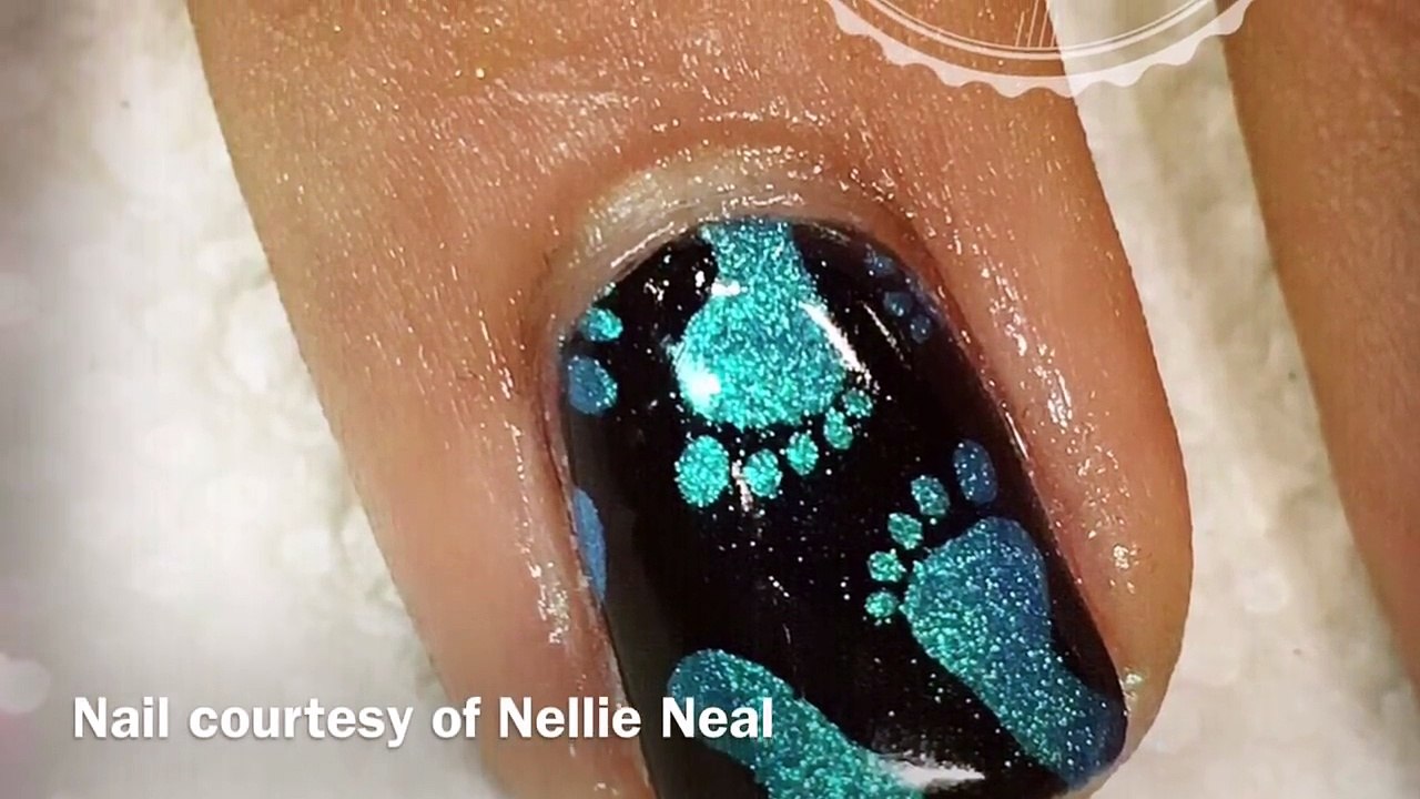 Powdered Sugar Embossed Nail