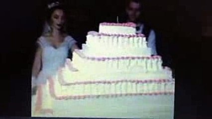 The waiter throws the cake in a marriage WHY   2016 il cameriere butta la torta in un matrimonio