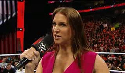 Woow OOPS this is impossible Wwe Raw Stephanie McMahon beats him Roman Reigns whats happen