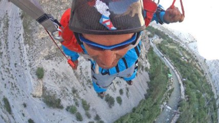 299 Metreden 'En Yüksek Uçurum Atlayışını' Yaptı