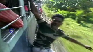 Mumbai-Train-Stunt-Videos-Dangerous-Stupid-Crazy-Train-Stunts