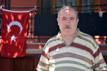 Bir Bayrak Astı, Herkes Onu Tanıdı