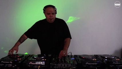 Download Video: Dj Sneak - Live @ Boiler Room Berlin Studio [07.07.2016] (Deep, Disco, Jackin House) (Teaser)