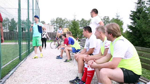 Игрок команды поселка «Сосновый Аромат» выражает благодарность компании «Красивая Земля»