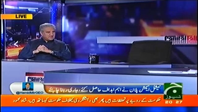 Yeh hukumat bhi is khaali kursi ki tarah hai - Hamid Mir & Shah Mehmood Qureshi making fun of Ahsan Iqbal & PML-N for no