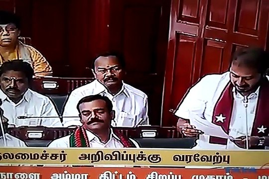 Karunaas Sing a song about Jayalalitha in Tamil Nadu Assembly-Trendviralvideos