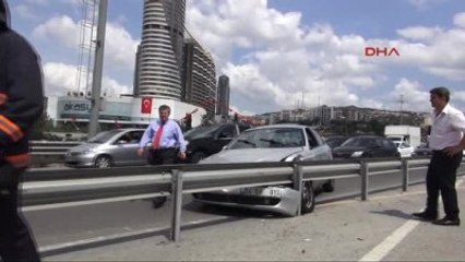 Direksiyonda Sara Krizi Geçiren Sürücü Bariyere Çarptı