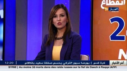 الشاب فوضيل يركع لصورة الملك المغربي في حفل بمدينة مراكش