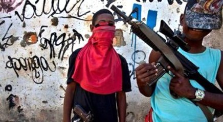 Evgeny Korotyshkin Kendisini Soyan Çocuklardan Fotoğraf için İzin İstedi