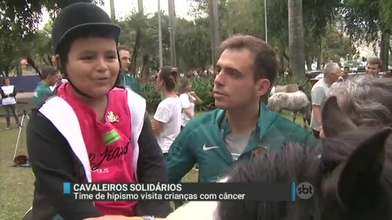 Time de hipismo visita crianças com câncer no Rio de Janeiro