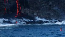 S'approcher au plus près d'un volcan en éruption... dans la mer