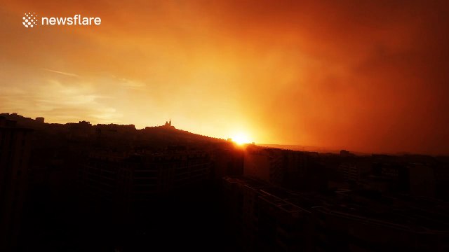 Wildfire smoke passes over Marseille in beautiful timelapse