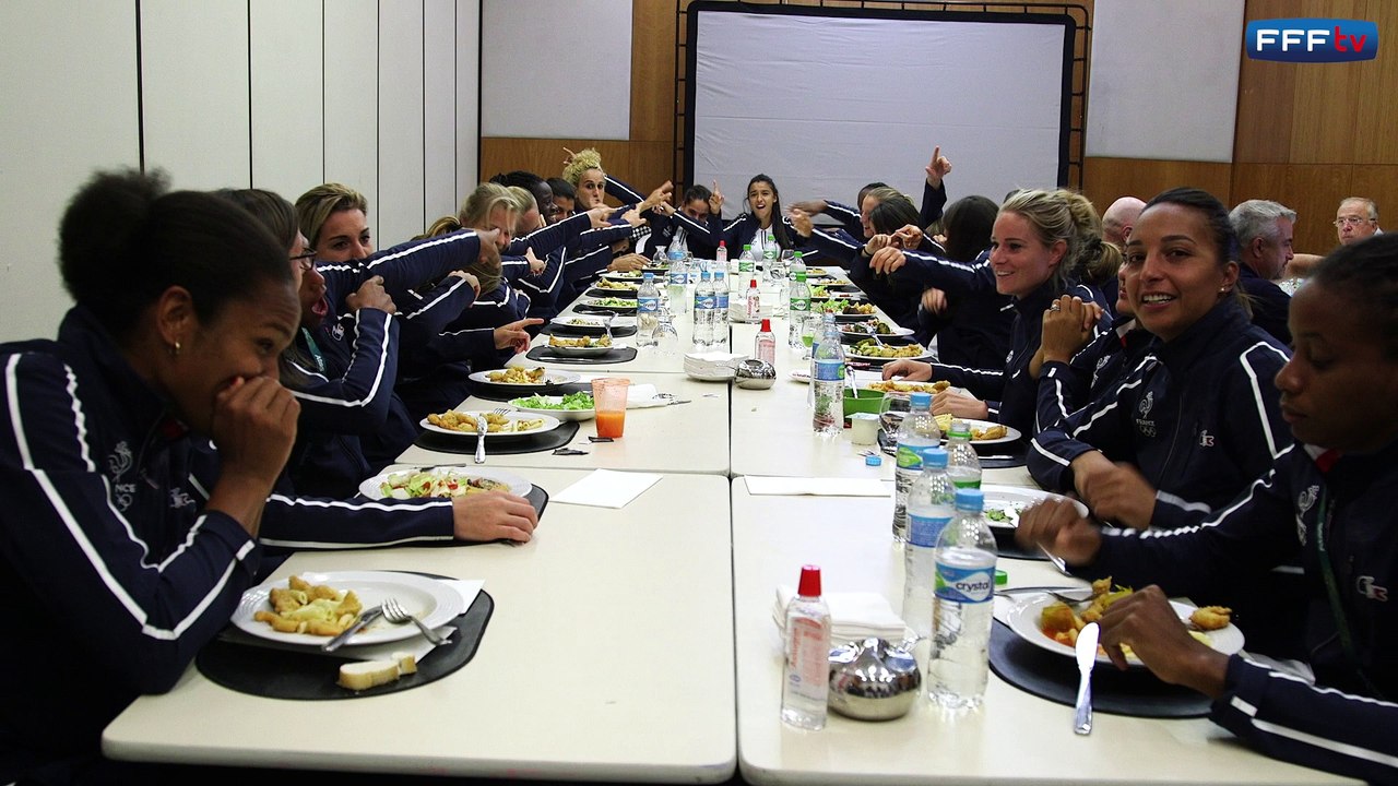 L'Equipe de France Féminine félicite les U19 Féminines pour leur titre européen