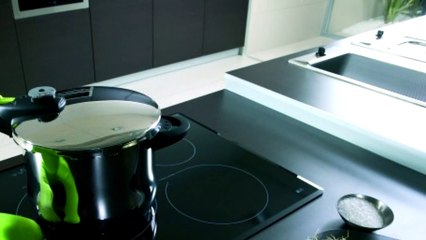 Phút giây quây quần bên gia đình với bếp từ Giovani g 262t