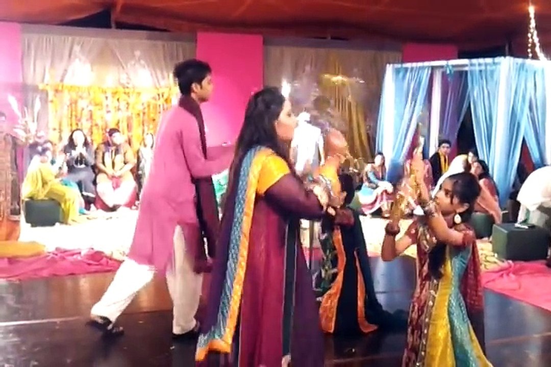 Daandiyan Performance on _Latthay di Chadar_ @ Amber baji's Mehndi......