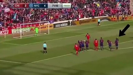 Andrea Pirlo Let Genius action Goalkeeper of the opponent Kick Direction