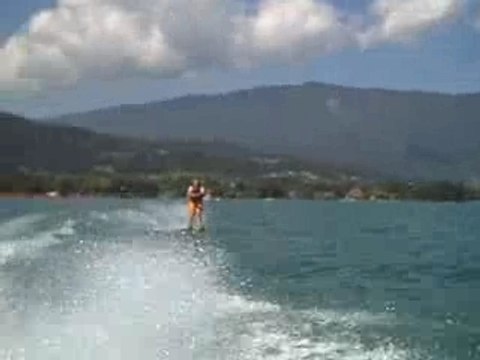 BERTRAND EN SKI NAUTIQUE SUR LE LAC D'ANNECY