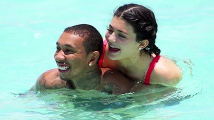 下载视频: Kylie Jenner and Tyga Tear Up Turks and Caicos